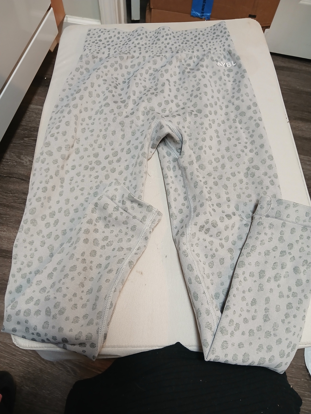 Aybl High-Waisted Light Gray Spotted Leggings - Picture 3 of 4